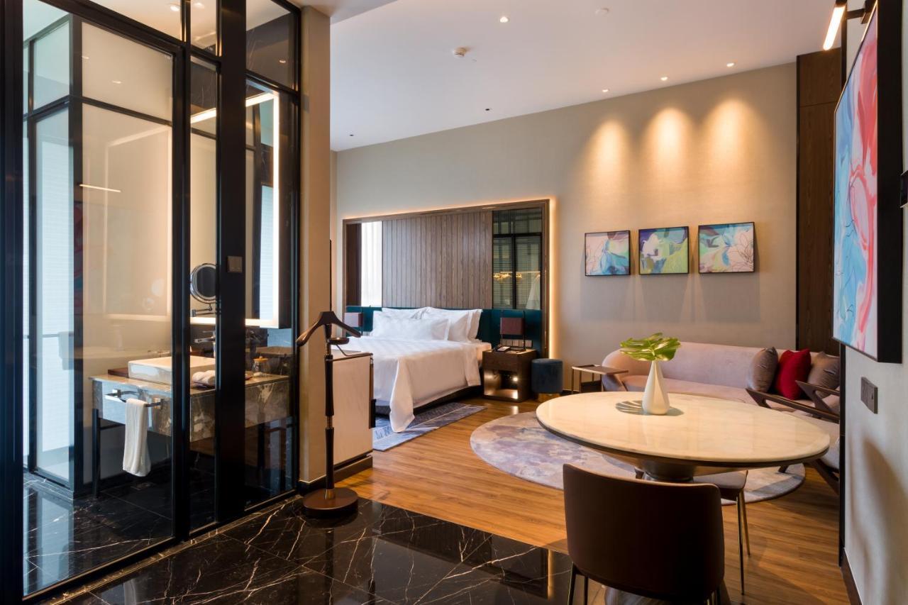 Executive Suite Pool View King